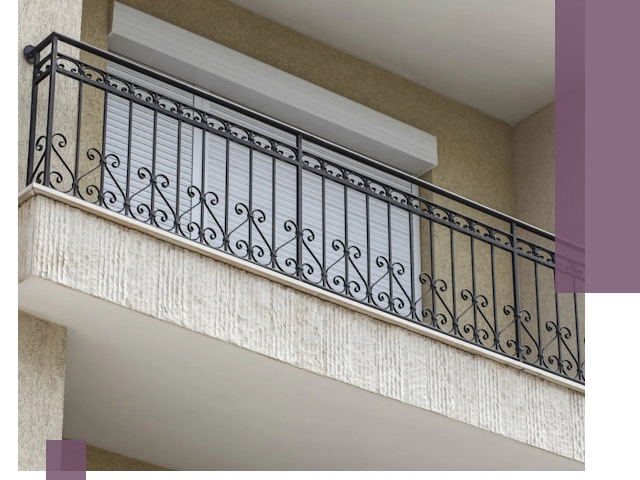 Балконные ограждения из металла и стекла в Ревде для домов