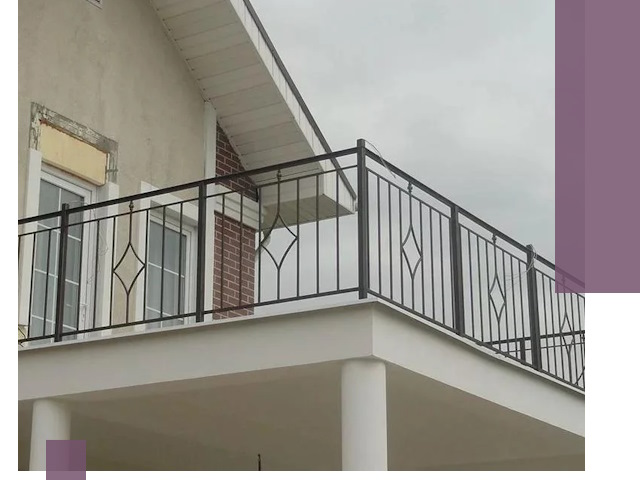 Изготовление балконных ограждений в Ревде из металла и стекла