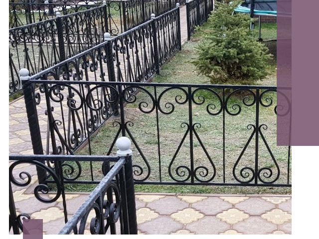 Кованые газонные ограждения под ключ в Ревде